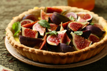Honey and figs tart