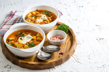 Tomato soup with chickpeas