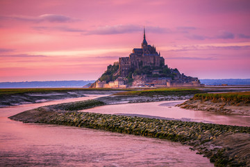 Panoramic view of famous Le Mont Saint-Michel tidal island at sunset, Normandy, northern France - obrazy, fototapety, plakaty