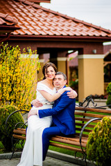 Naklejka premium The bride is sitting on her knees