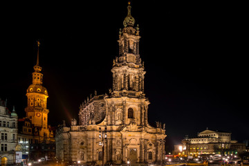 Fototapeta na wymiar Hofkirche, Schloß und Semperoper Dresden