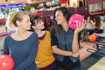 Fototapeta na wymiar friends holding bowling balls