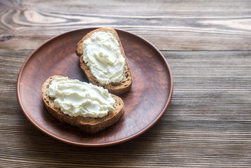 Toasts with cream cheese