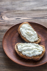 Toasts with cream cheese