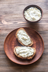 Toasts with cream cheese
