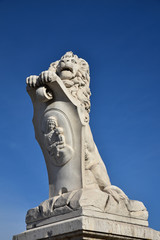Statue de lion des bords de l'Arno à Pise en Toscane, Italie
