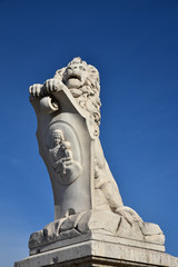 Obraz premium Statue de lion des bords de l'Arno à Pise en Toscane, Italie