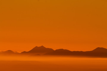 mountian tops during sunrise