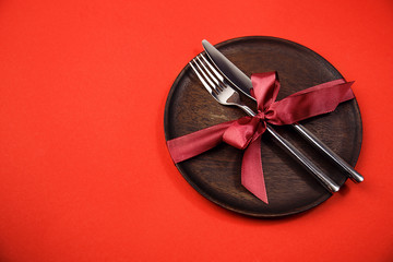 Composed wooden plate with silverware