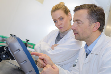 Obraz premium workers in overalls in an industrial building