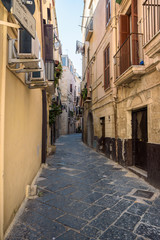 Fototapeta na wymiar Narrow street in the old town of Bari