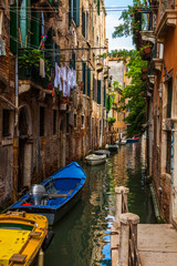 Fototapeta na wymiar kleiner Kanal in Venedig