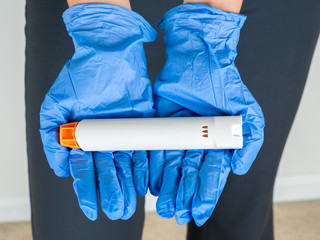 Epinephrine injector from treating allergic reactions
