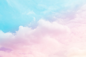 miękka chmura i niebo z pastelowych kolorów gradientu na tle tła - 181428953