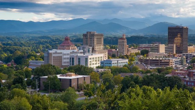 Pan of the city of Asheville in North Carolina.