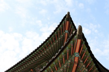 Fototapeta na wymiar Roof Detail of Temple: Traditional Architecture in Seoul, South Korea