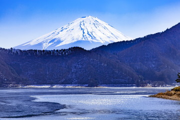 冬の富士山、山梨県河口湖にて