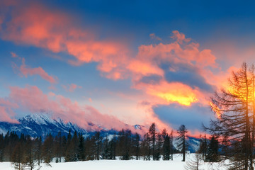 Fototapeta na wymiar A beautiful sunset in the Alps. Winter mountain landscape.