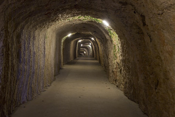 Tunnel zur Schauhöhle von Vallorbe, Jura, Waadt, Schweiz
