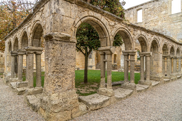 Fototapeta na wymiar Cordeliers cloister, Saint-Emilion