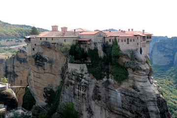 Fototapeta na wymiar Panoramic view of Holy Monastery of Varlaam placed on the edge of high rock, Kastraki, Greece