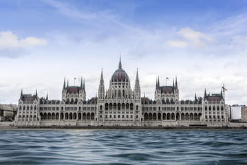 Fototapeta premium Parlament Węgier w Budapeszcie na Węgrzech.