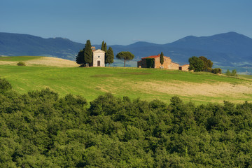 Fototapeta na wymiar Very famous abandoned chapel Vitaleta, classic view of Tuscany, Italy