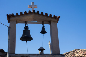 Obraz premium The bell tower of a Greek church in the center of Athens