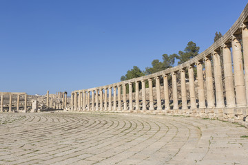 Fototapeta premium Oval plaza forum in the ruins of the old city of Jerash in Jordan