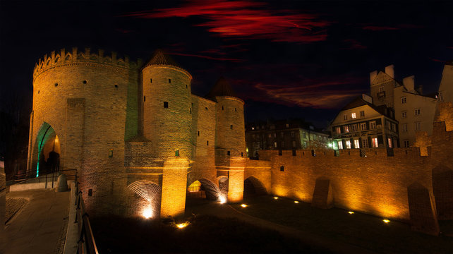 Fototapeta Panorama of Warsaw at night - view of the Barbican and Old Town