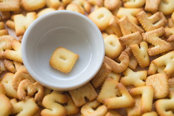 Alphabet biscuit in ceramic cups letters Q