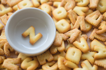 Alphabet biscuit in ceramic cups letters Z