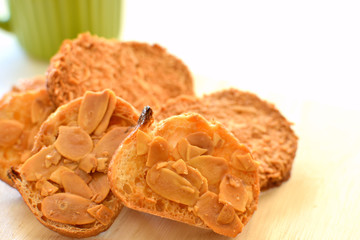 アーモンドラスクとココナッツクッキー