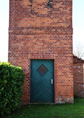 kleiner Turm mit einem Eingang