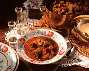 stillleben ungarisches gulasch