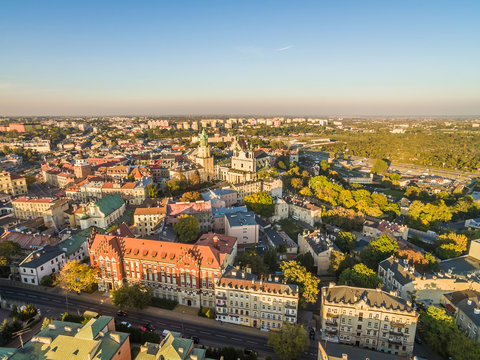 Fototapeta Lublin z lotu ptaka. Krajobraz miasta z widokiem na wieżę Trynitarską i Katedrę Lubelską.