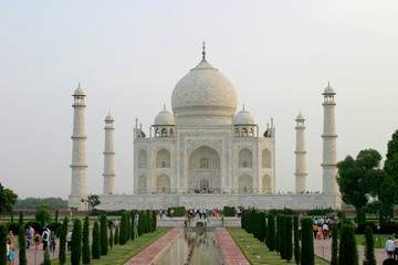 Fototapeta na wymiar Taj Mahal, mausoleo patrimonio de la humanidad en Agra ( India, Asia)