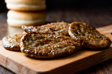 Hamburger Patties with Sandwich Bread 