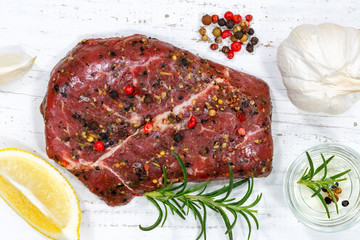 Fleisch Steak roh Rindfleisch von oben