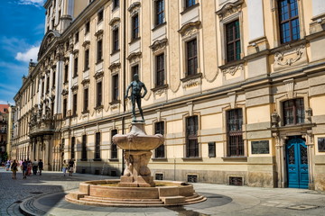 Wroclaw, Universität mit Fechterbrunnen - obrazy, fototapety, plakaty