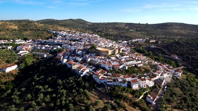 Video aereo de Aroche, pueblo de Huelva ( Andalucia,Espa&ntilde;a)