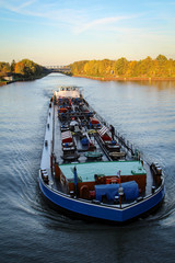 Mittellandkanal bei Braunschweig mit Tankschiff 