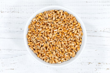 Weizen Getreide Weizenkörner von oben Holzbrett