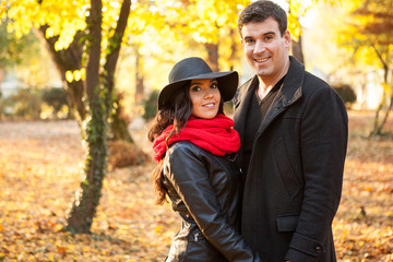 Fototapeta premium Happy in lov Beautiful gourgeous couple in autumn park
