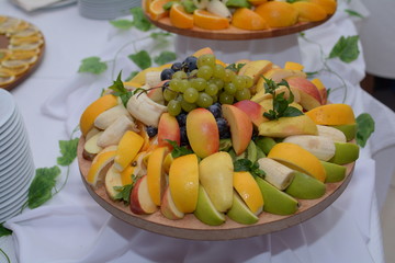 A bowl filled with different fruit 