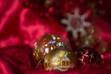 Weihnachtsmotiv rot mit Kugel, Stern und Kerze