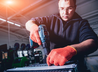 Charging the batteries of the elecric motor. Disassembling the battery of an electric vehicle engine