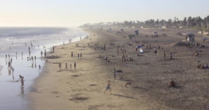 Timelapse, crowded Huntington Beach
