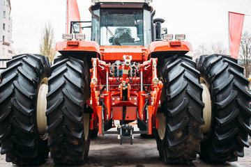 Modern Red Tractor with Big Wheels, Hydraulic hitch, lifting frame