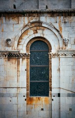 Fototapeta na wymiar Lucca window sculpture